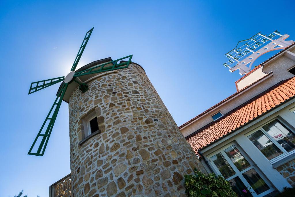 Logis Le Moulin Des Gardelles Hotel 3*